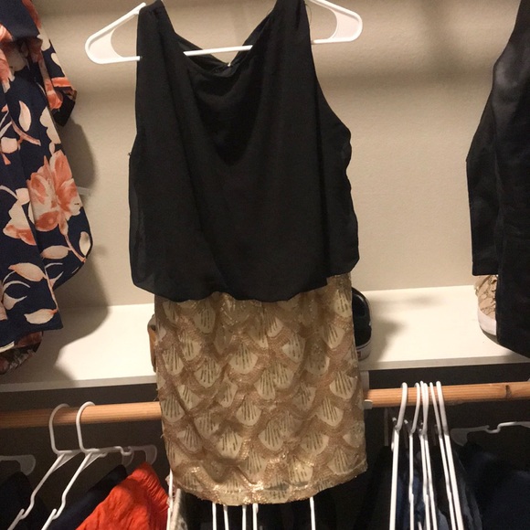 One Piece Sequin skirt/tank set - Picture 3 of 3